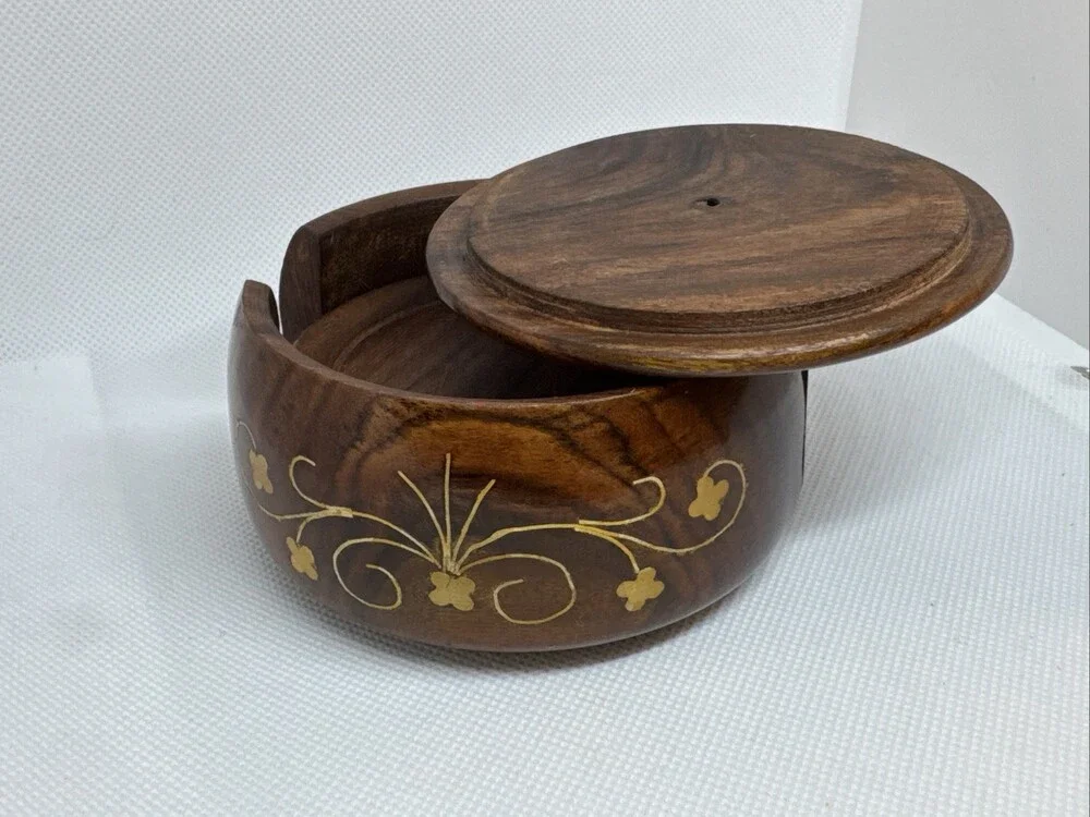 VTG handmade wooden (4) coaster set w/brass inlay floral designs. MFN081508